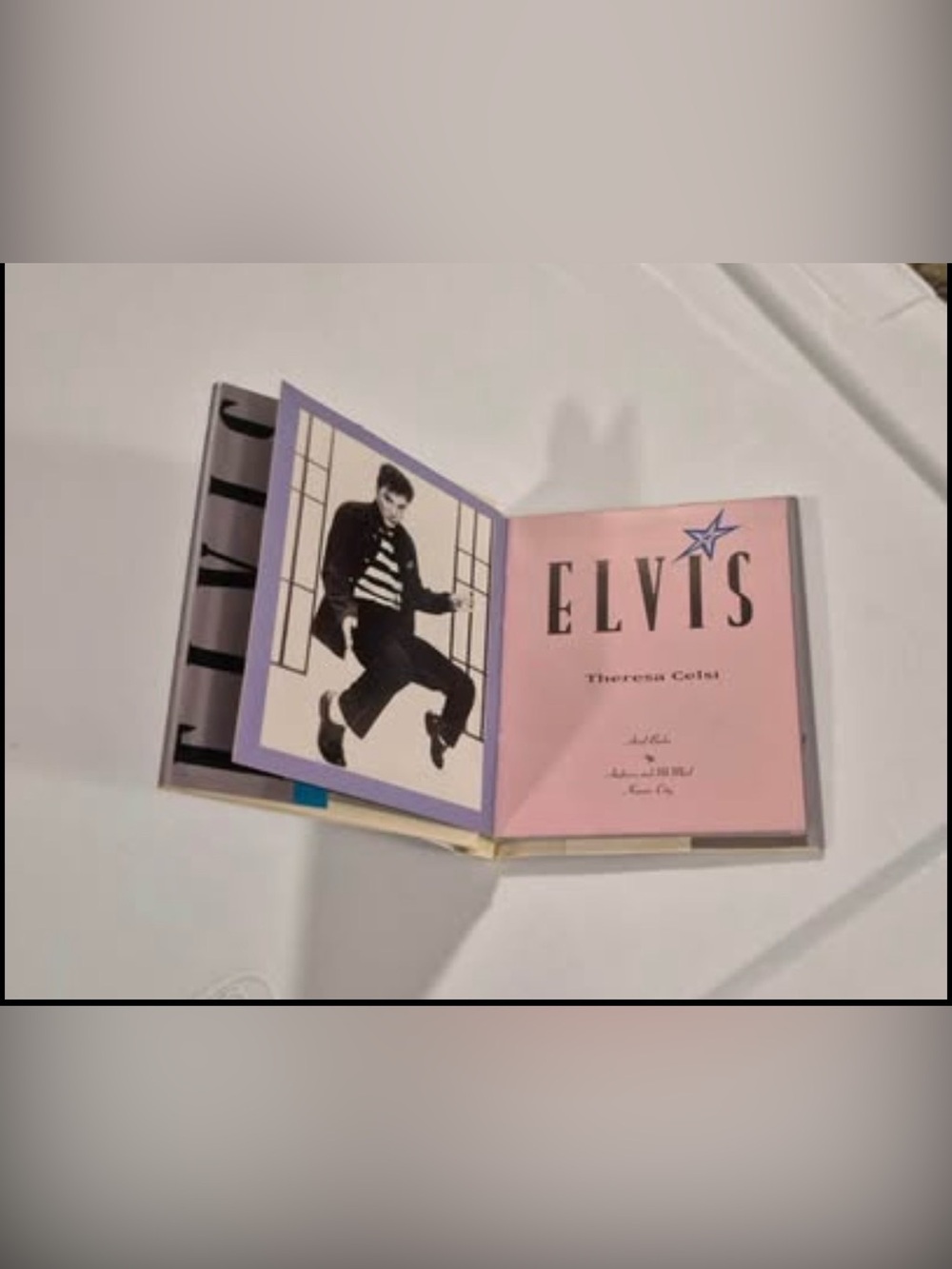 Elvis Presley Collectibles & Memorabilia Bundle – Vintage Figurines, Book & More - Picture 7 of 8